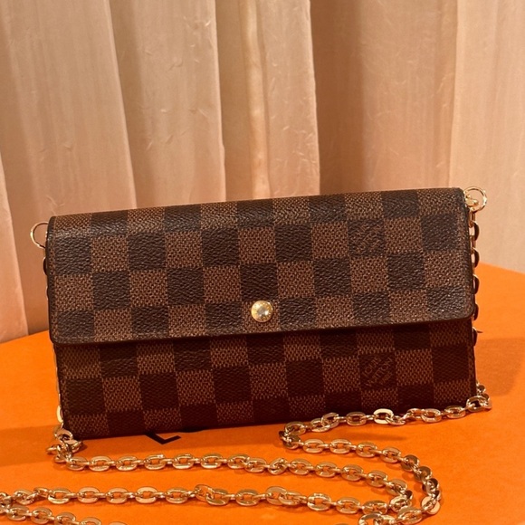 💯% Authentic Louis Vuitton Damier Ebene International Wallet✨ - Picture 3 of 10